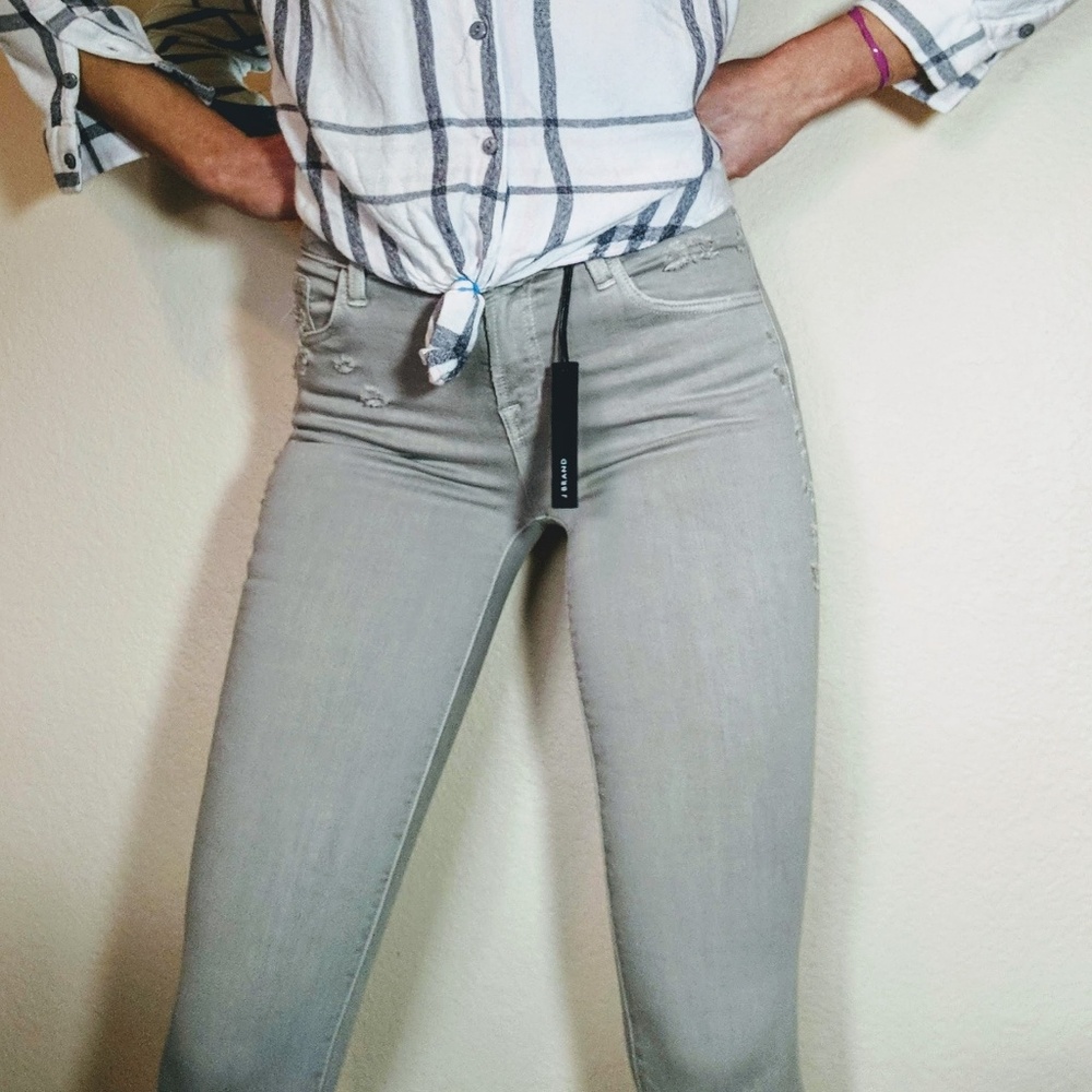 JBrand Distressed Gray Skinnies, 24X26, NWTS